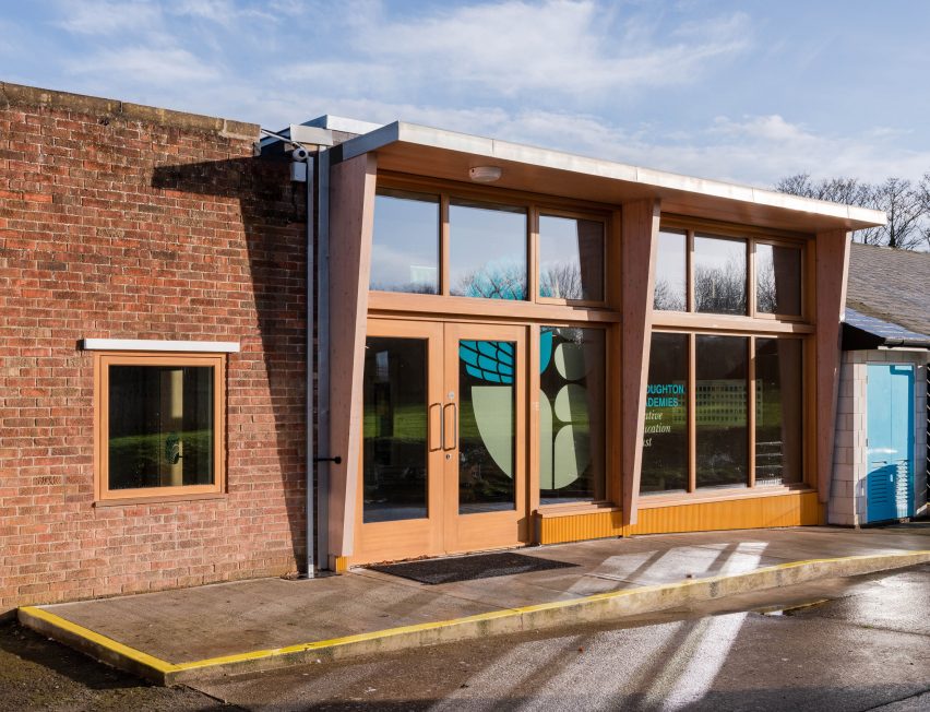 Wroughton Academy in Gorleston, Great Yarmouth, by DK-CM 