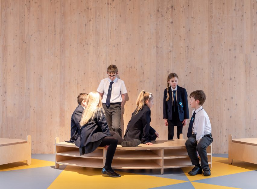 Wroughton Academy in Gorleston, Great Yarmouth, by DK-CM 