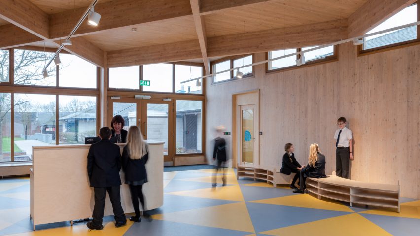 Wroughton Academy in Gorleston, Great Yarmouth, by DK-CM 
