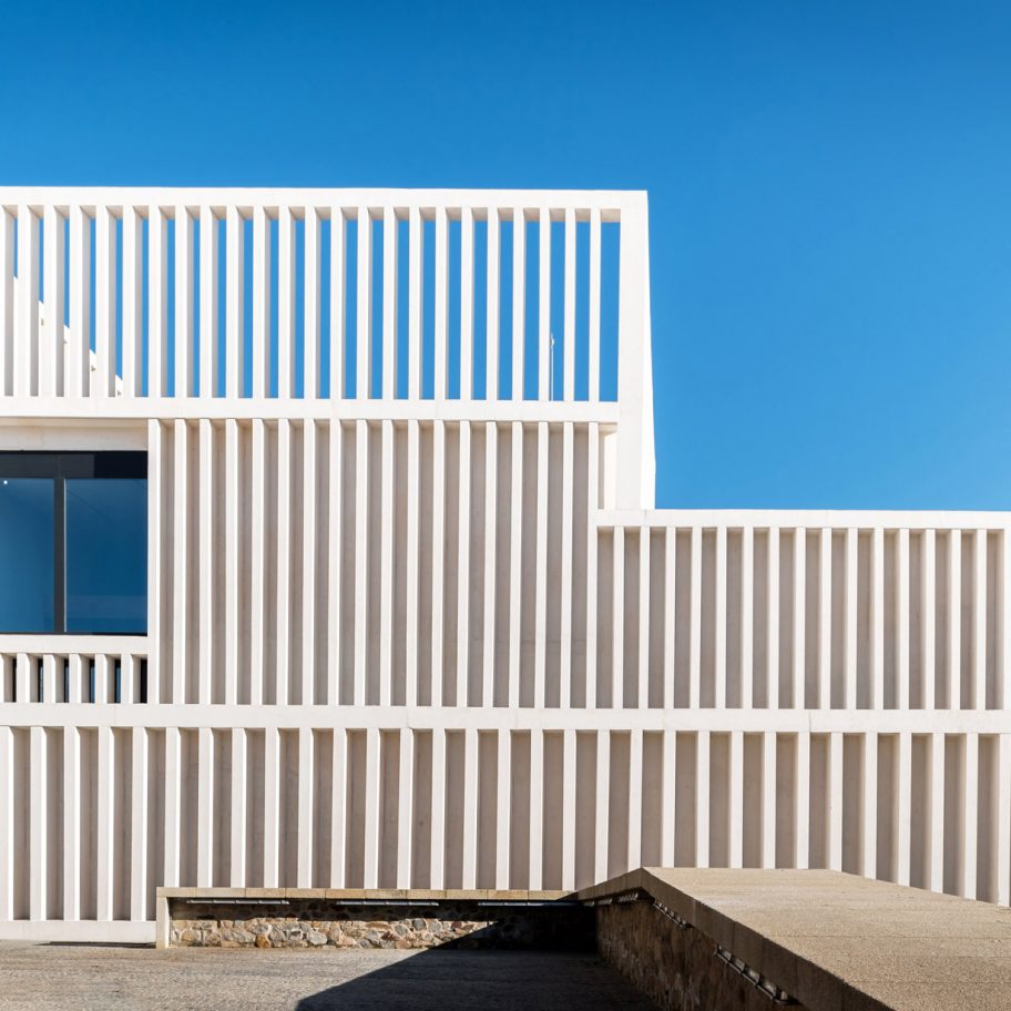 Tuñón Arquitectos adds white concrete gallery to Museum of Contemporary Art Helga de Alvear