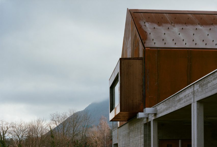 School in Lugrin on Lake Leman by Ateliers o-s architectes