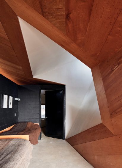 House for the Poem of the Right Angle by Smiljan Radić