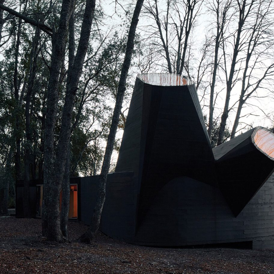 House for the Poem of the Right Angle by Smiljan Radić