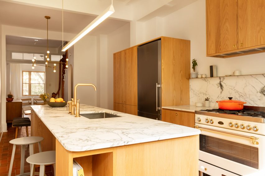 Maison-Boutique Coloniale by Michael Godmer and Mathieu Turgeon