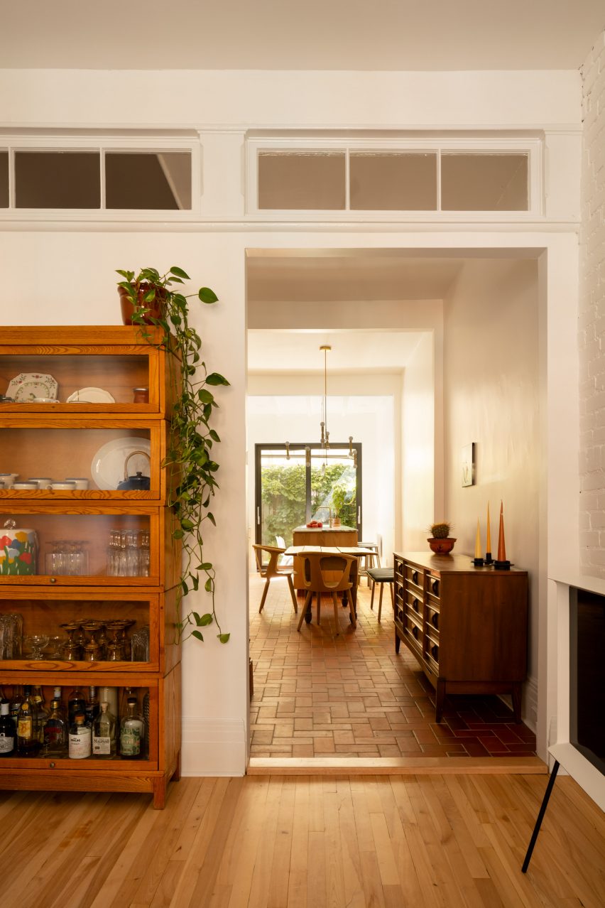 Maison-Boutique Coloniale by Michael Godmer and Mathieu Turgeon