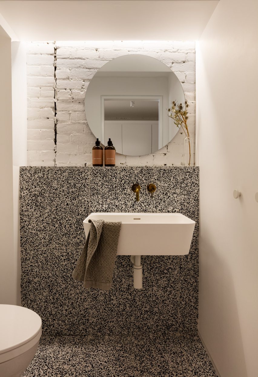 Maison-Boutique Coloniale by Michael Godmer and Mathieu Turgeon