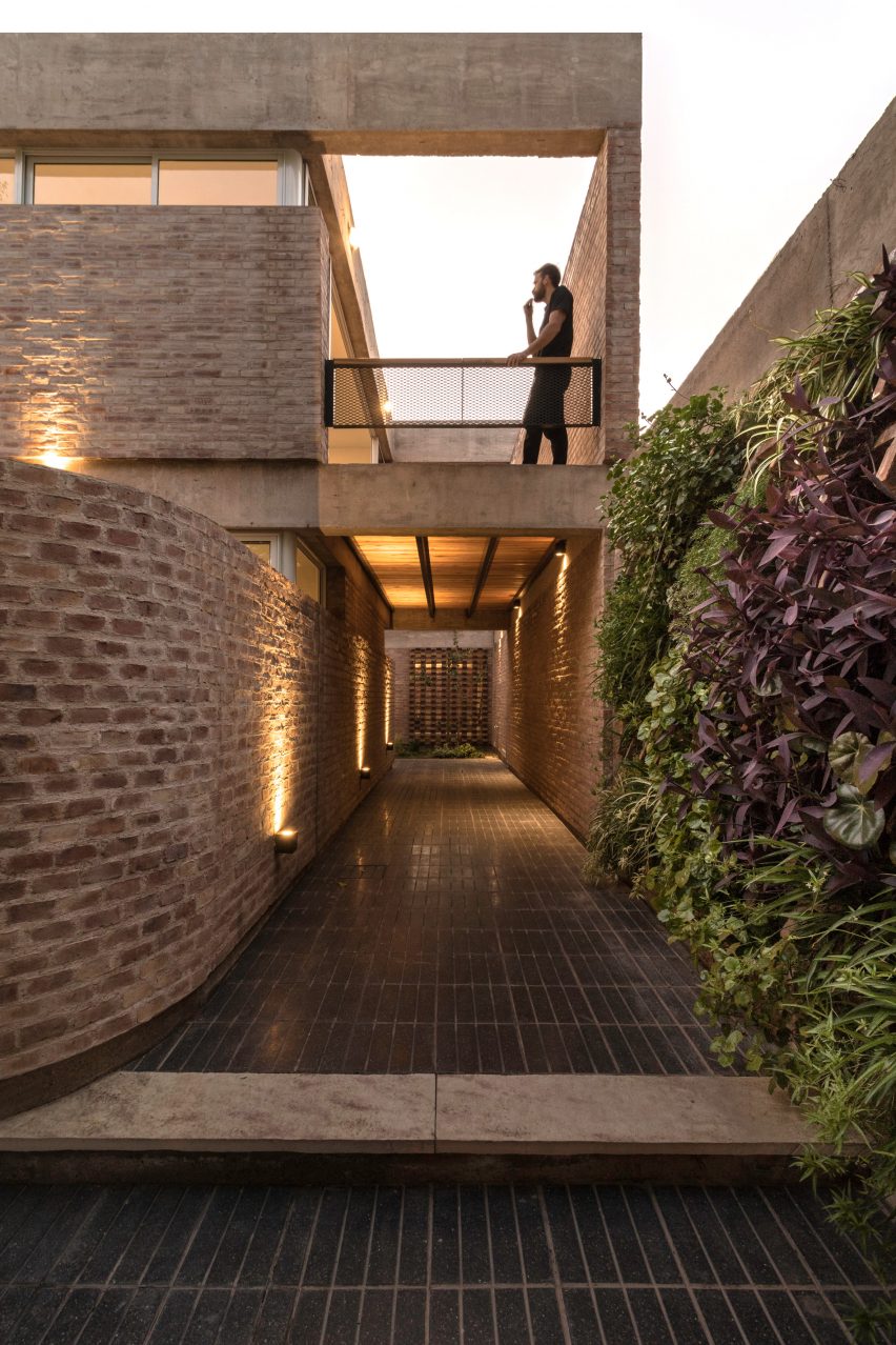 Martinez 3458 Building by Primer Piso