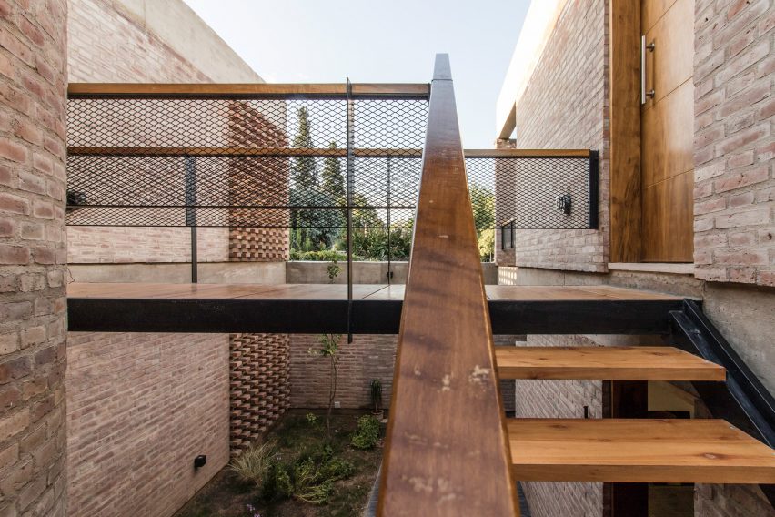 Martinez 3458 Building by Primer Piso