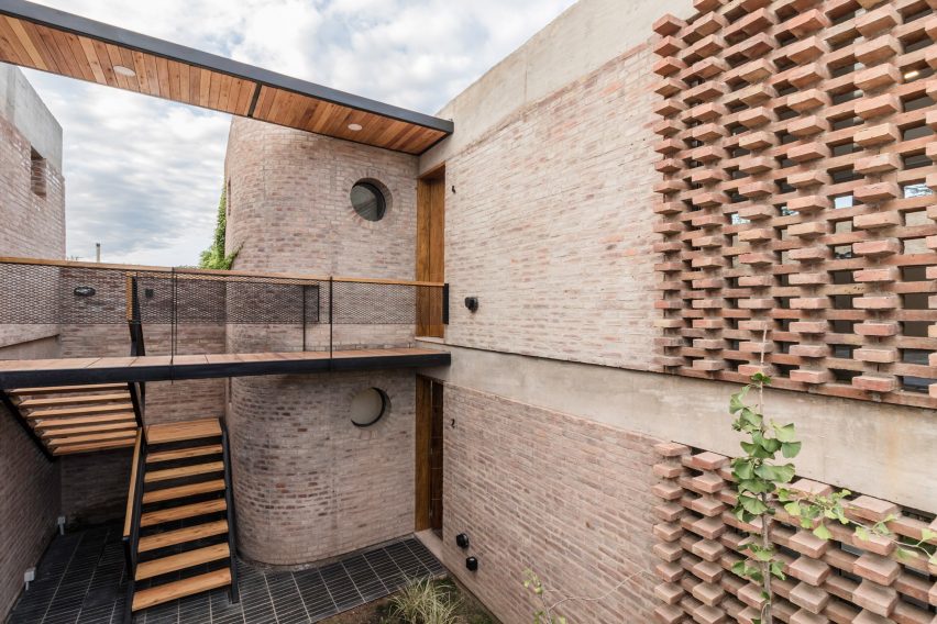 Martinez 3458 Building by Primer Piso