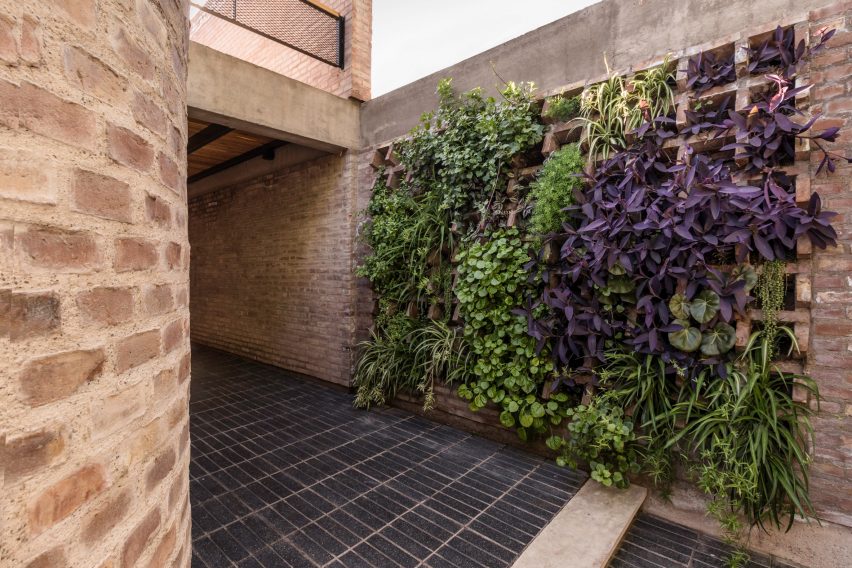 Martinez 3458 Building by Primer Piso