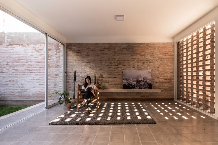 Martinez 3458 Building by Primer Piso