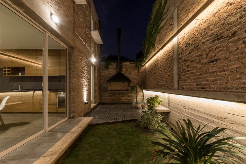 Martinez 3458 Building by Primer Piso