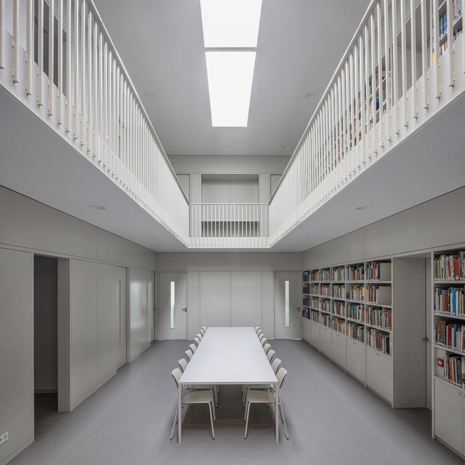 Museum de Lakenhal by Happel Cornelisse Verhoeven and Julian Harrap Architects