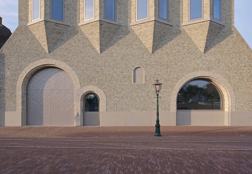 Museum de Lakenhal by Happel Cornelisse Verhoeven and Julian Harrap Architects