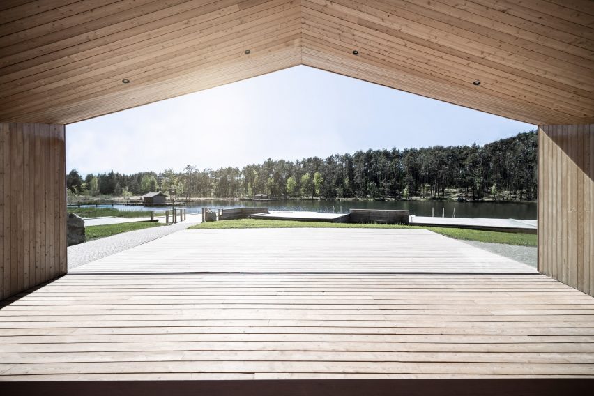 Cafe and changing room alongside Völser Weiher Lake in South Tyrol by Network of Architecture
