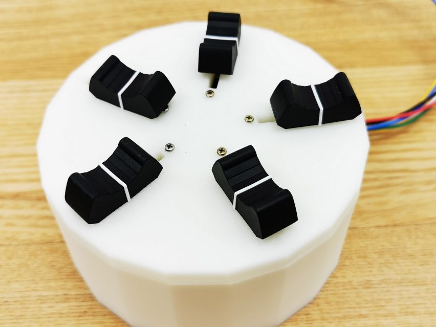 Norimaki Synthesizer device by Homei Miyashita uses electrically charged gels to simulate different flavours