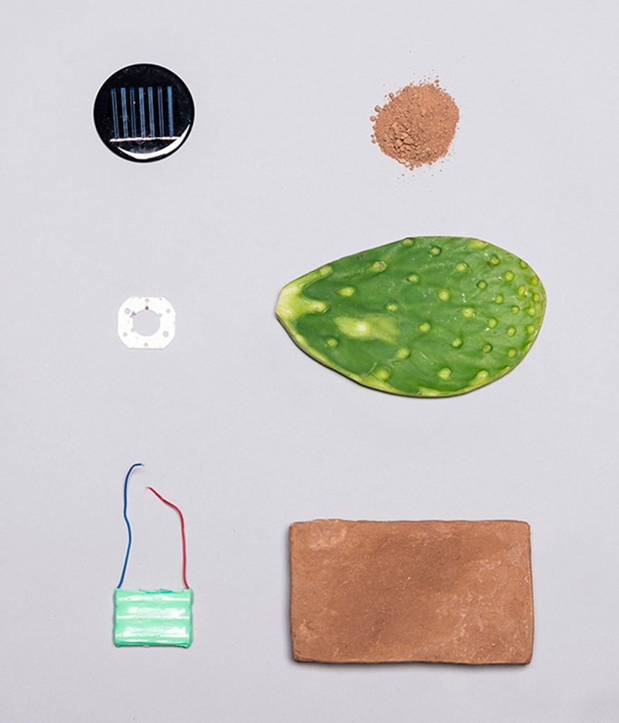 Mexican students design low-cost solar lamps for people without electricity