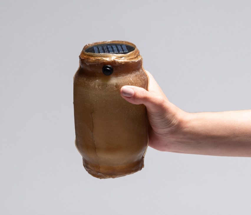 Mexican students design low-cost solar lamps for people without electricity