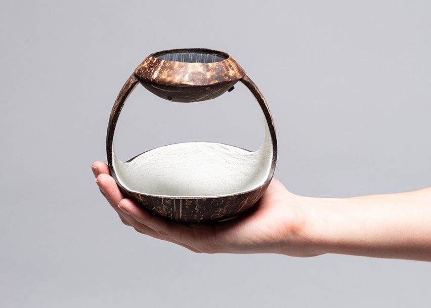 Mexican students design low-cost solar lamps for people without electricity