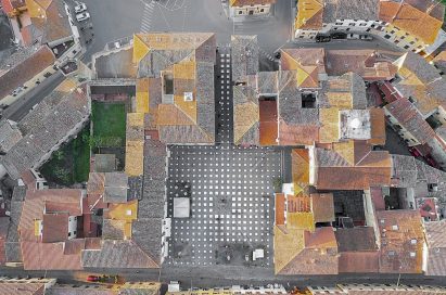 Caret Studio installs grid-like social distancing system in Italian plaza