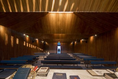 Synagogue at the Hebraic Union of Paraguay by Equipo de Arquitectura
