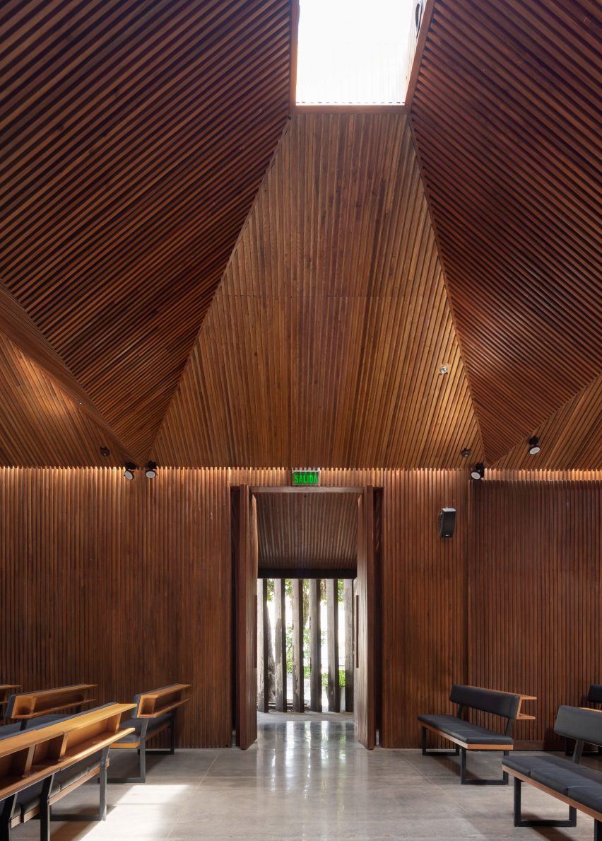 Synagogue at the Hebraic Union of Paraguay by Equipo de Arquitectura