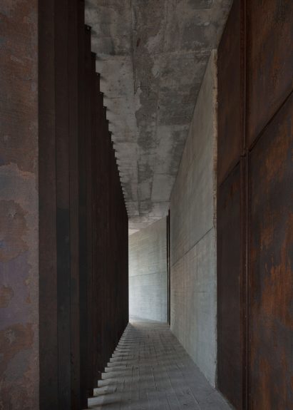 Synagogue at the Hebraic Union of Paraguay by Equipo de Arquitectura
