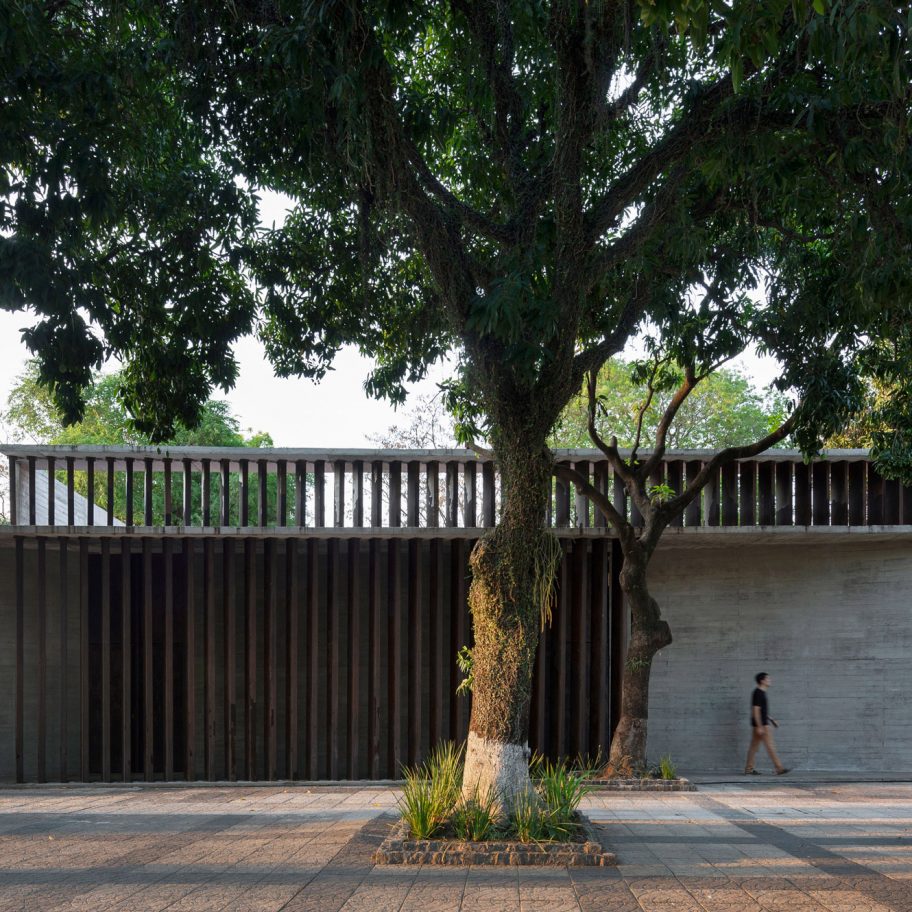 Synagogue at the Hebraic Union of Paraguay by Equipo de Arquitectura