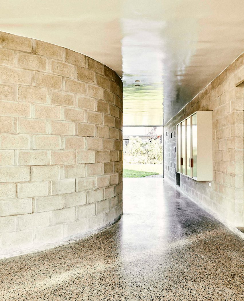 Textile House in Paracas by Ghezzi Novak