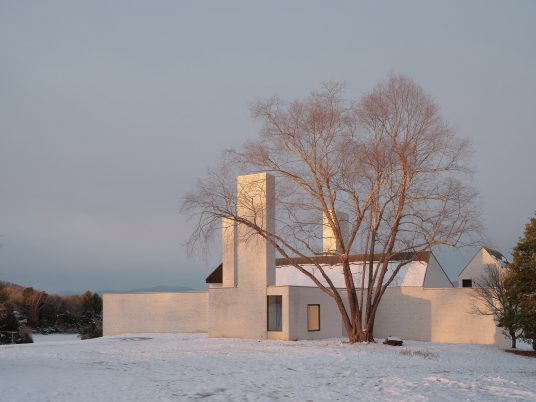 Three Chimney House by T W Ryan Architecture
