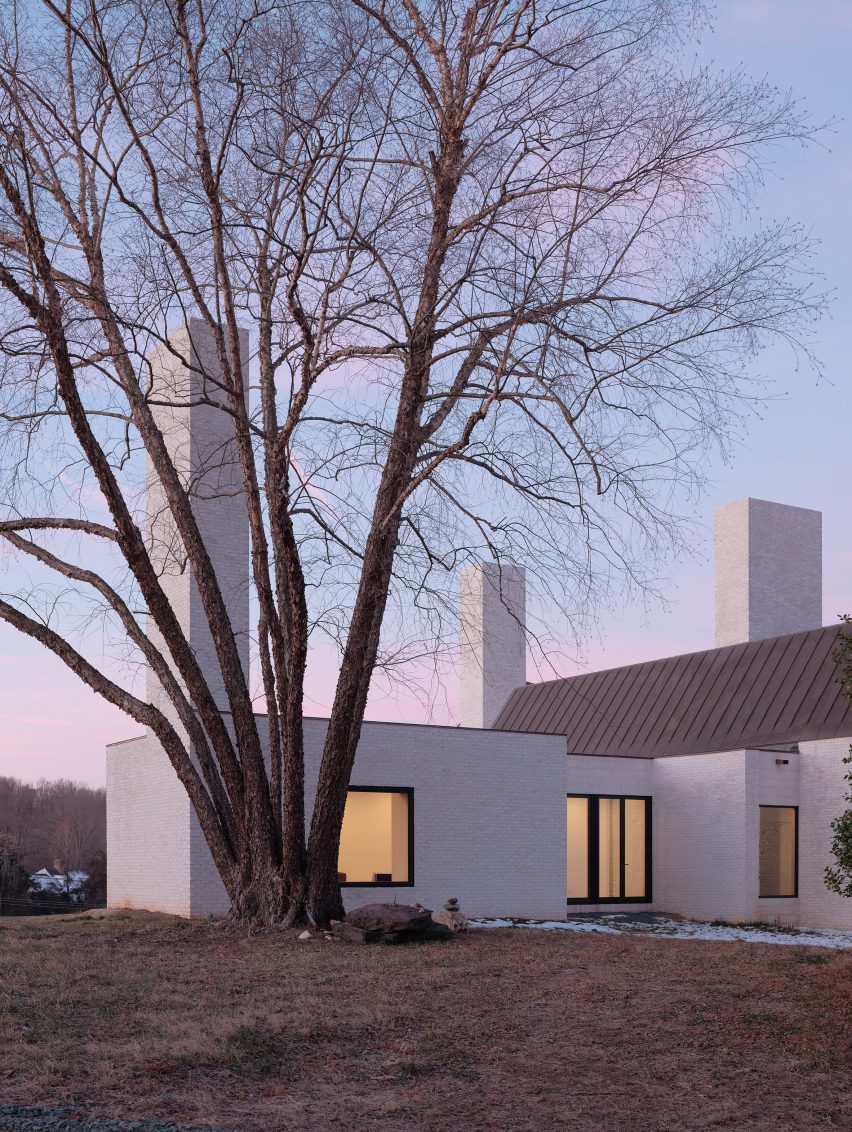 Three Chimney House by T W Ryan Architecture