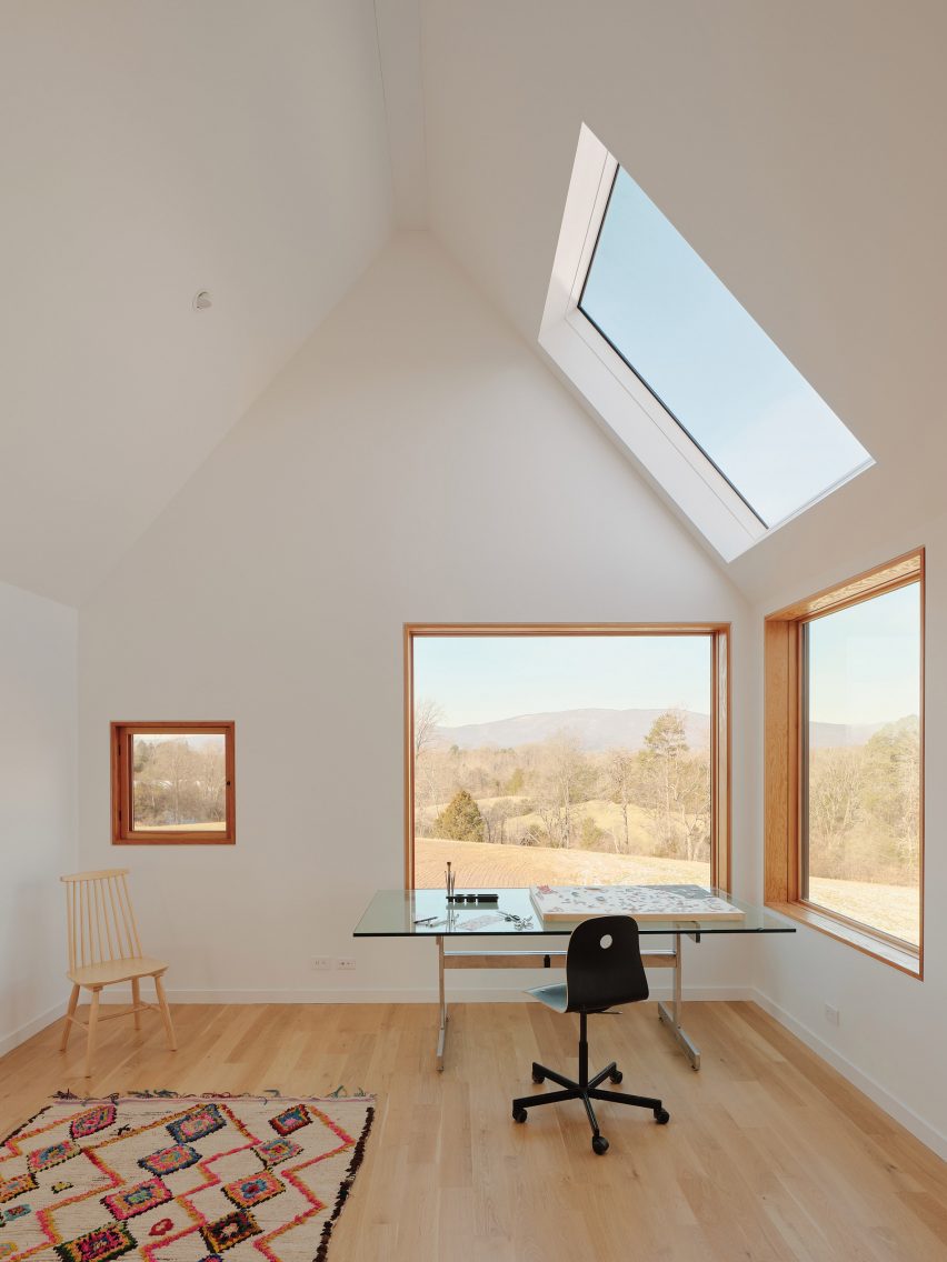 Three Chimney House by T W Ryan Architecture