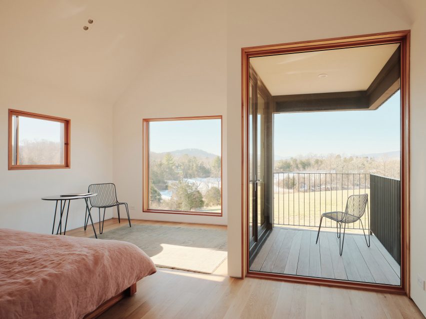 Three Chimney House by T W Ryan Architecture