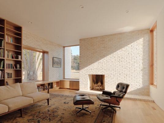 Three Chimney House by T W Ryan Architecture