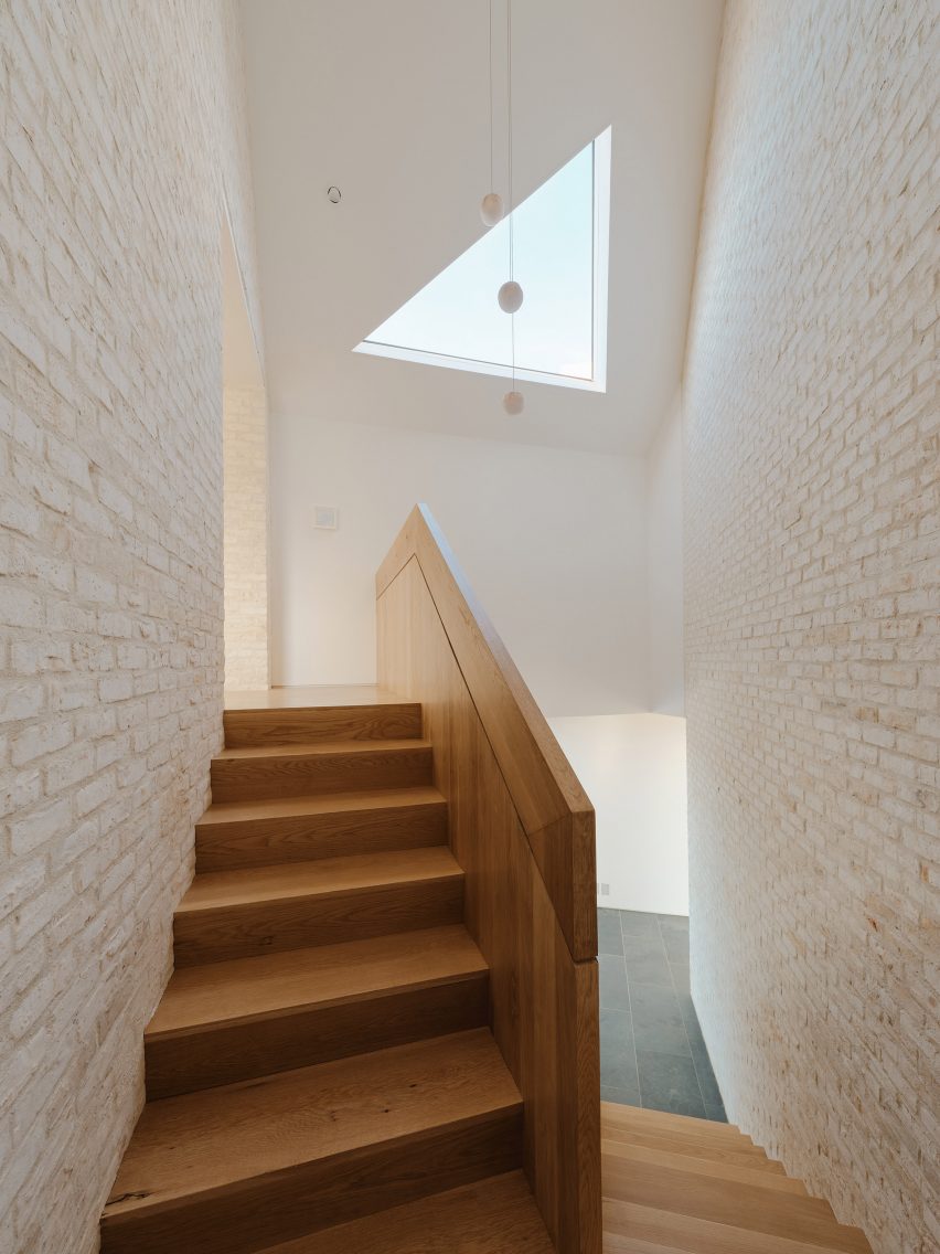 Three Chimney House by T W Ryan Architecture