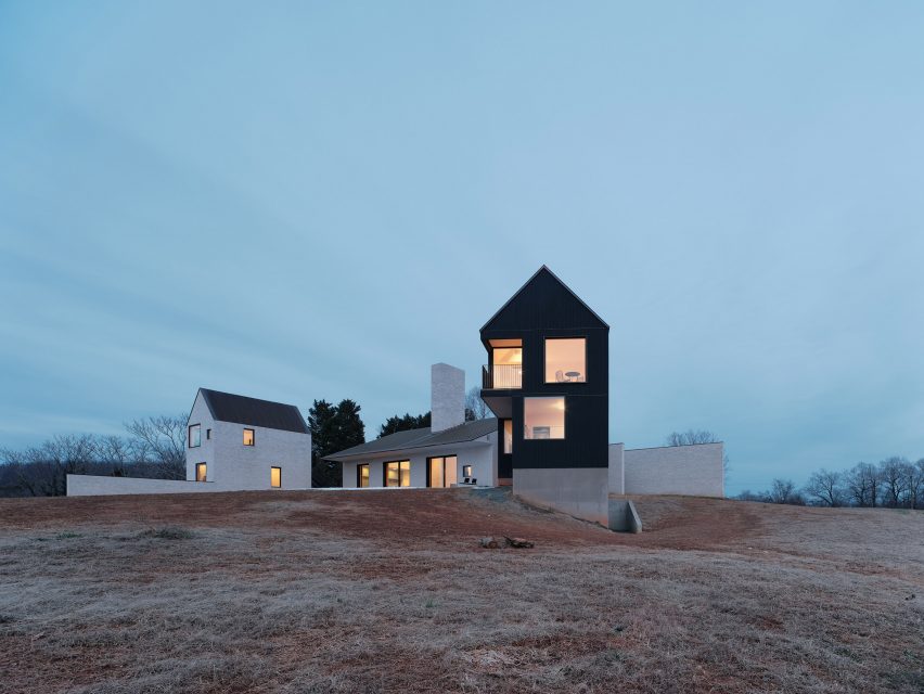 Three Chimney House by T W Ryan Architecture