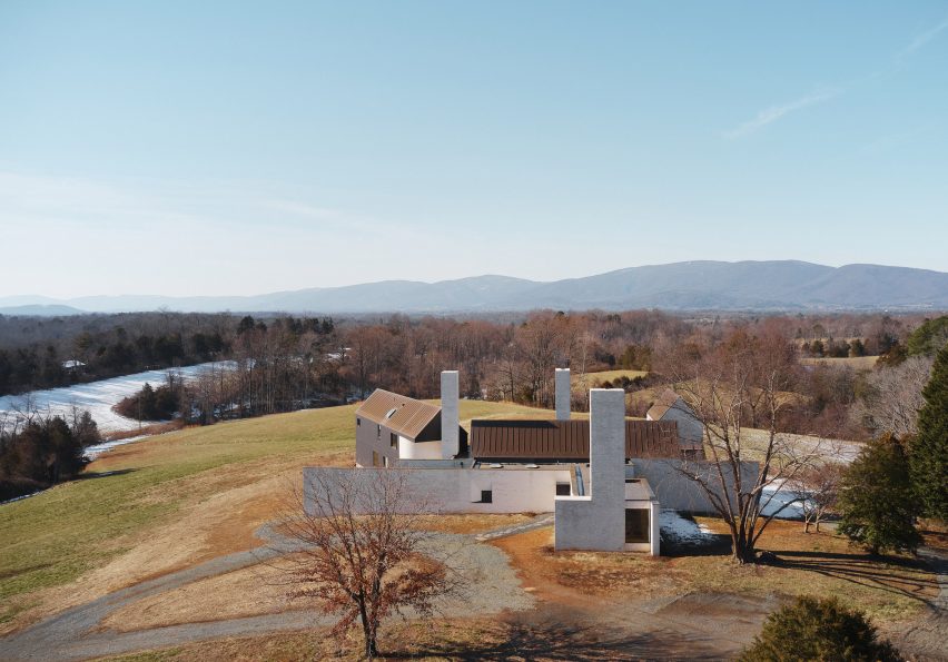 Three Chimney House by T W Ryan Architecture