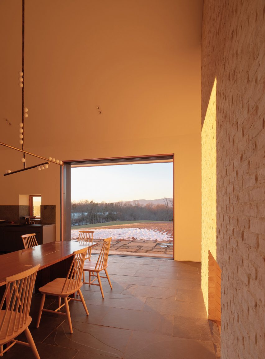 Three Chimney House by T W Ryan Architecture