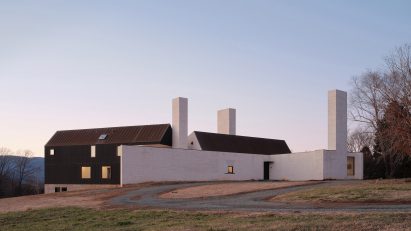 Three Chimney House by T W Ryan Architecture
