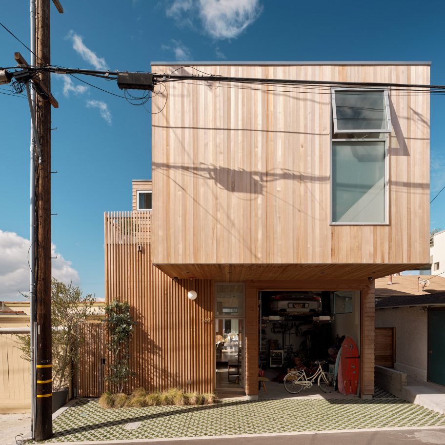 Walk-Street House by Ras-A Studio