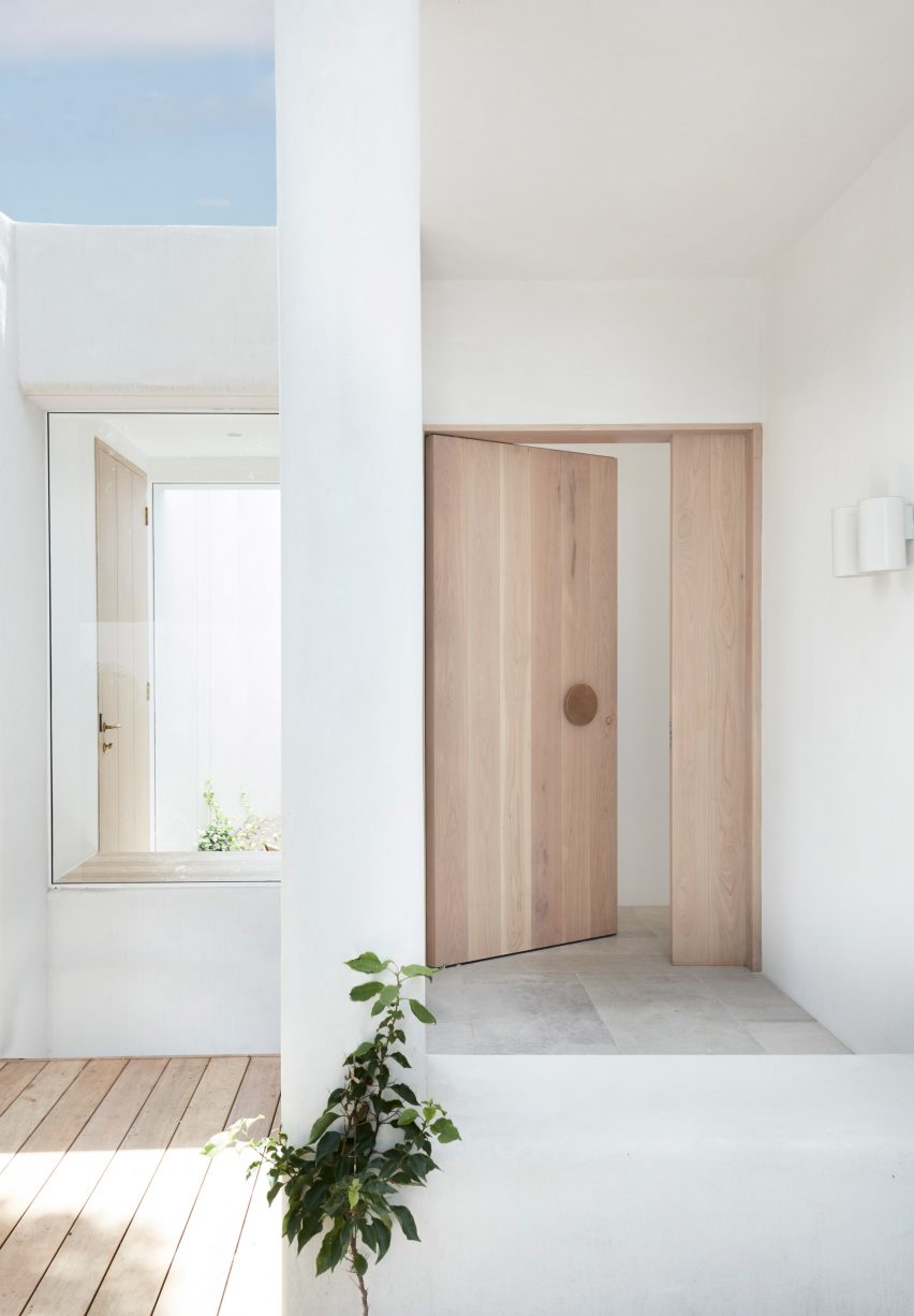 Woorak House in Palm Beach, Sydney designed by CM Studio