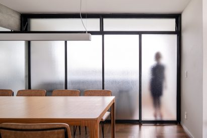 308 S Apartment by BLOCO Arquitetos