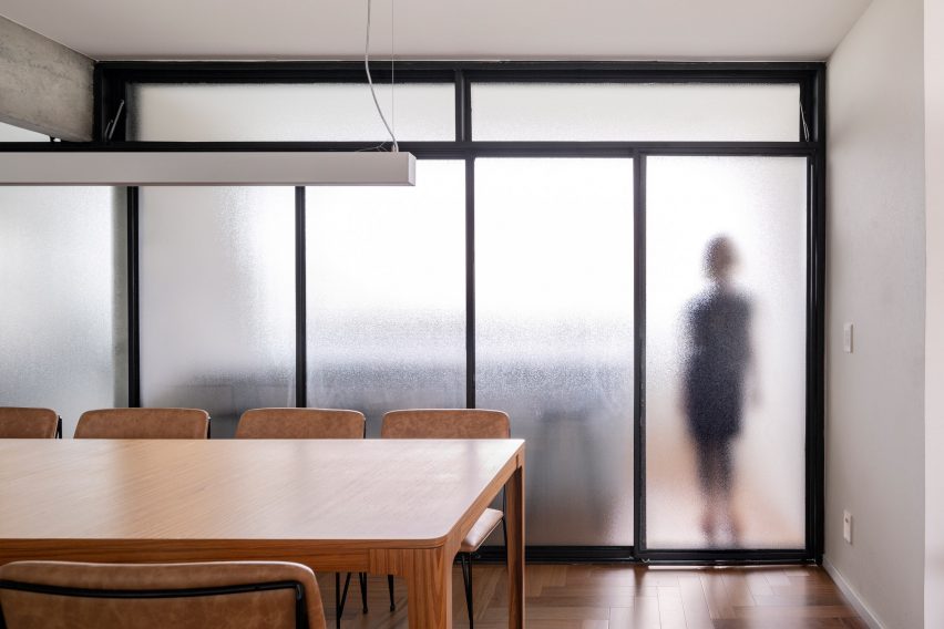 308 S Apartment by BLOCO Arquitetos