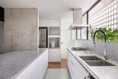 308 S Apartment by BLOCO Arquitetos