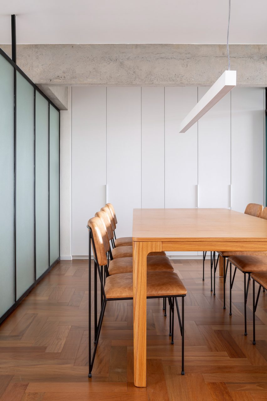 308 S Apartment by BLOCO Arquitetos