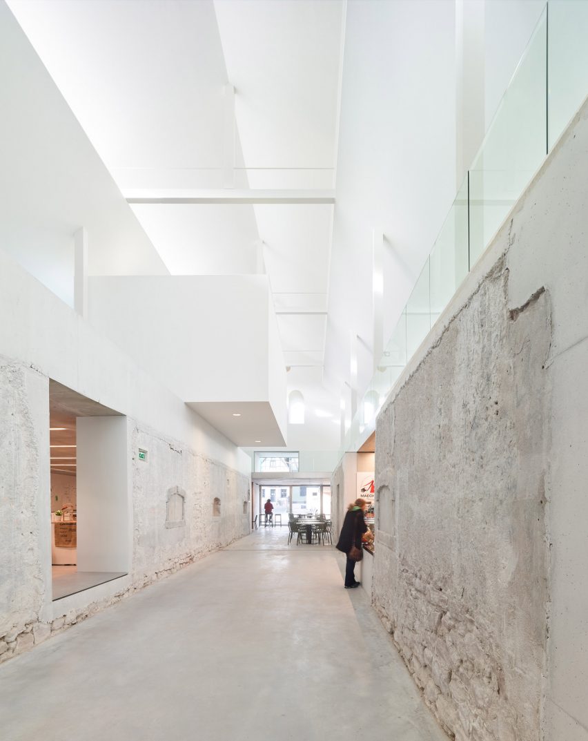 Covered market in Schiltigheim by Dominique Coulon & Associés