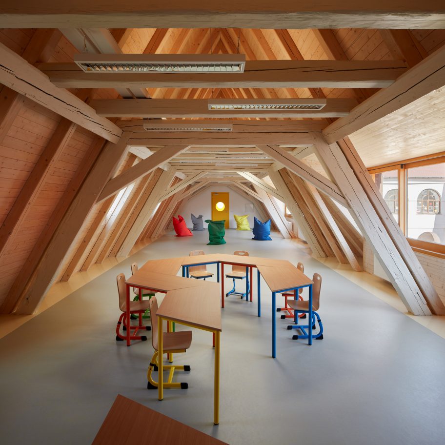Elementary School Vřesovice by Public Atelier and FUUZE