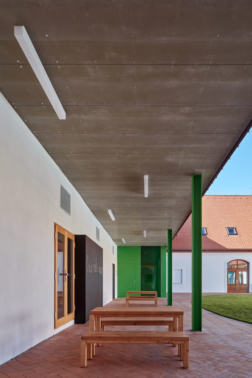 Elementary School Vřesovice by Public Atelier and FUUZE