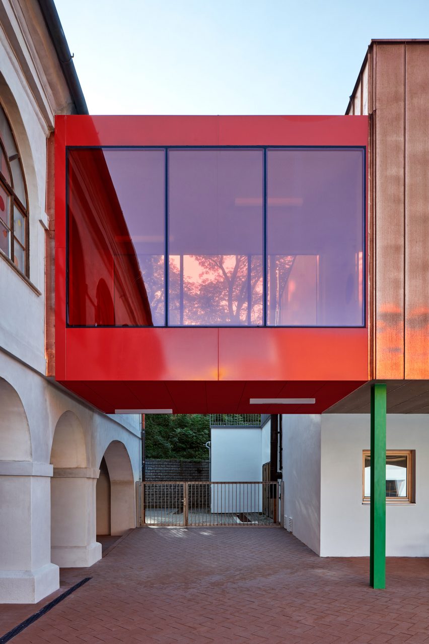 Elementary School Vřesovice by Public Atelier and FUUZE
