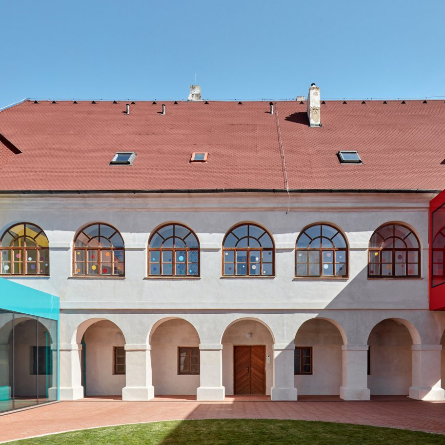 Elementary School Vřesovice by Public Atelier and FUUZE